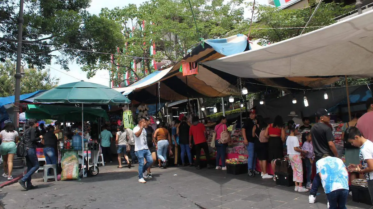 AGUS-F9V Comerciantes tristes, el agua les espantó las ventas (6)